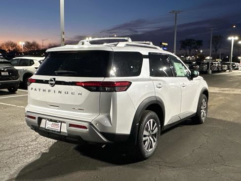 New 2025 Nissan Pathfinder SL image 5
