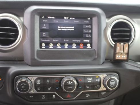 Used 2018 Jeep Wrangler Unlimited Rubicon w/ LED Lighting Group AWD/4WD image 15