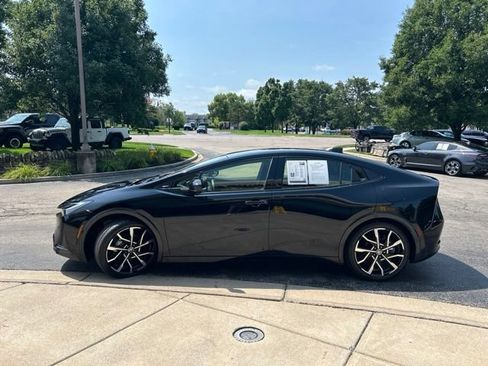 Used 2025 Toyota Prius Plug-In Hybrid FWD image 4