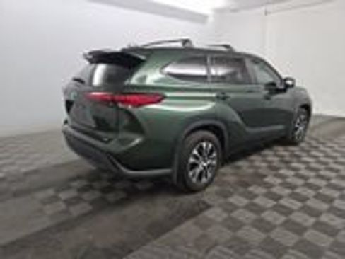 Used 2023 Toyota Highlander FWD image 4