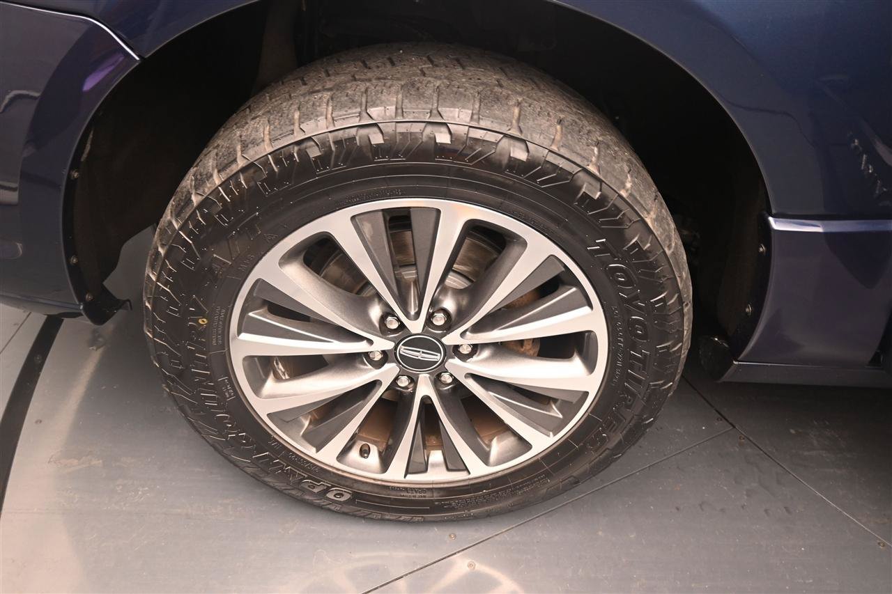Used 2017 Lincoln Navigator Select AWD/4WD image 15