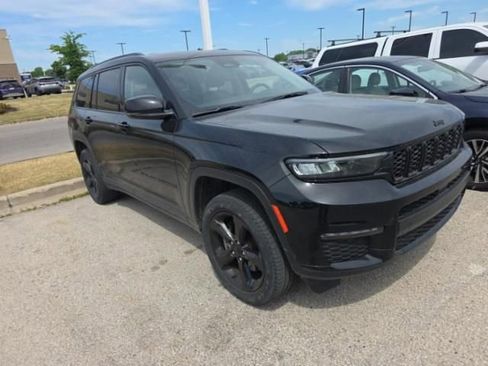 Used 2023 Jeep Grand Cherokee L Limited w/ Black Appearance Package AWD/4WD image 2