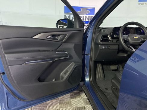 Used 2024 Chevrolet Traverse LT w/ Trailering Package FWD image 28