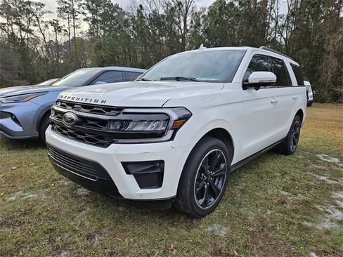 Used 2023 Ford Expedition Limited image 3