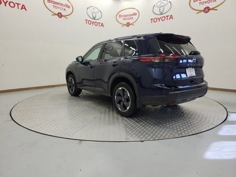 Used 2024 Nissan Rogue SV image 5