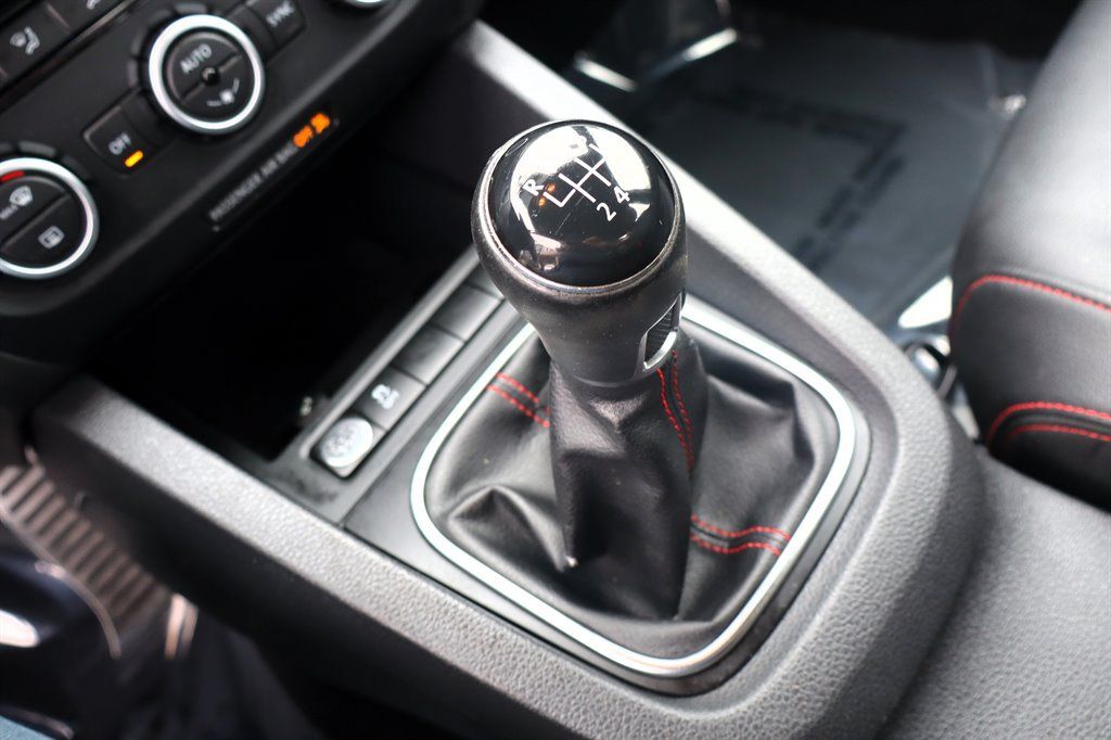 Used 2013 Volkswagen Jetta GLI Autobahn FWD image 30