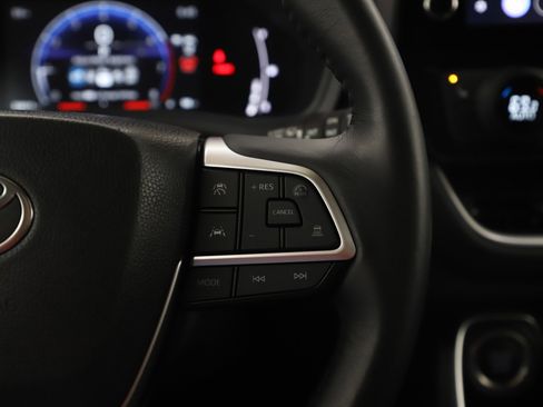 Used 2024 Toyota Grand Highlander XLE image 31