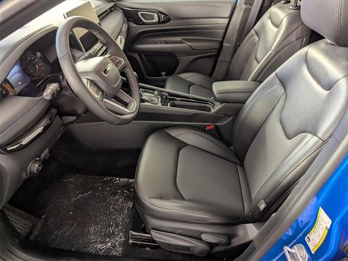 New 2026 Jeep Compass Latitude image 9