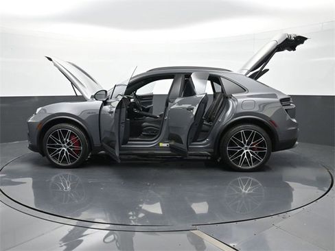 New 2025 Porsche Macan Turbo Electric image 35