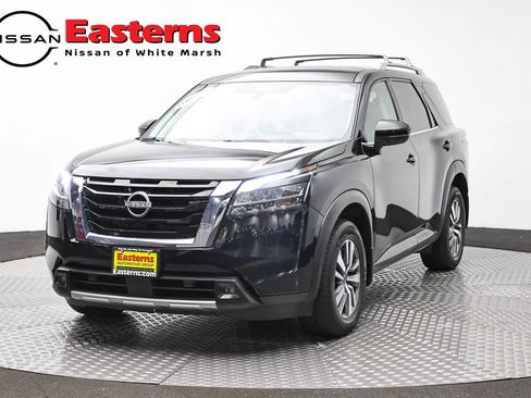 Used 2023 Nissan Pathfinder SL AWD/4WD image 1