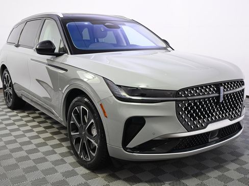 New 2026 Lincoln Nautilus Reserve image 8