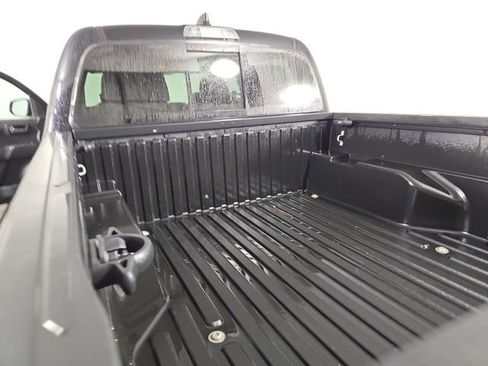 Used 2022 Toyota Tacoma TRD Off-Road w/ Technology Package AWD/4WD image 32
