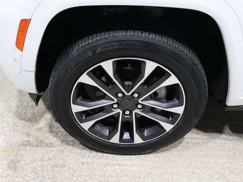 Used 2023 Jeep Grand Cherokee Overland w/ Luxury Tech Group IV image 10