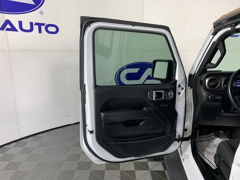 Used 2018 Jeep Wrangler Unlimited Sport S AWD/4WD image 14