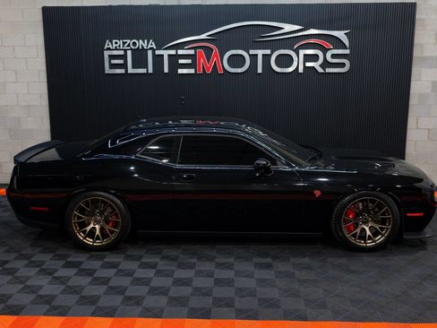 Used 2016 Dodge Challenger SRT Hellcat RWD image 12