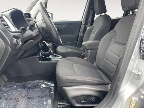 Used 2019 Jeep Renegade Latitude w/ Popular Equipment Group AWD/4WD image 32