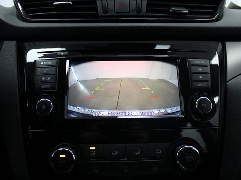 Used 2020 Nissan Rogue Sport S image 32