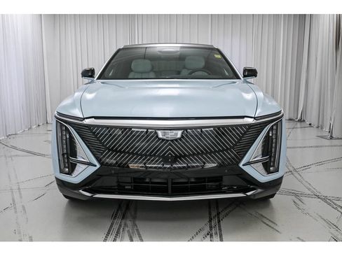 Certified 2024 Cadillac Lyriq Luxury AWD/4WD image 3