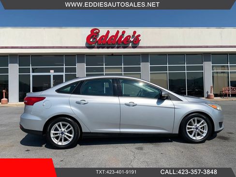Used 2016 Ford Focus SE FWD image 1