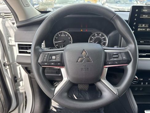 Used 2025 Mitsubishi Outlander ES FWD image 39