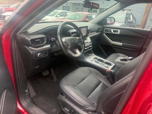 Used 2020 Ford Explorer XLT w/ Equipment Group 202A AWD/4WD image 14