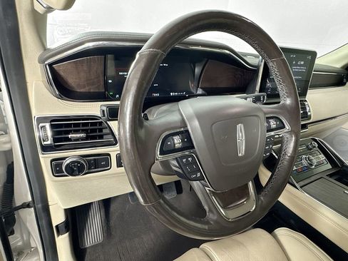 Used 2019 Lincoln Navigator L Reserve image 11