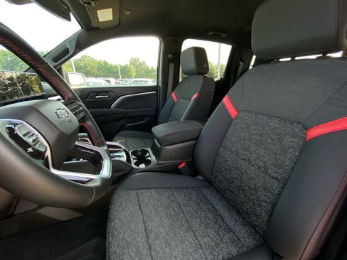 Used 2025 Chevrolet Colorado Z71 AWD/4WD image 9