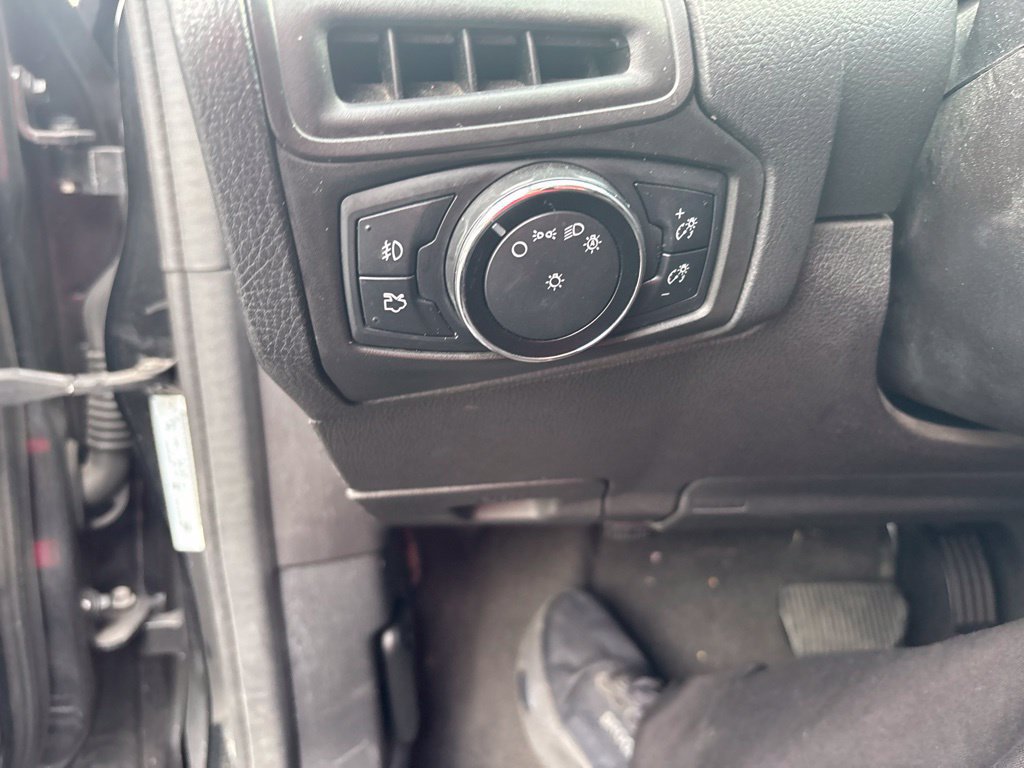 Used 2014 Ford Focus SE w/ Equipment Group 201A FWD image 17
