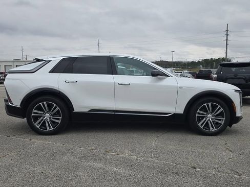 Used 2024 Cadillac Lyriq Luxury image 6