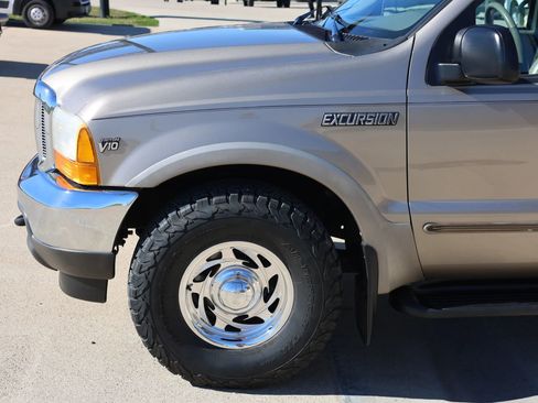 Used 2000 Ford Excursion XLT image 12