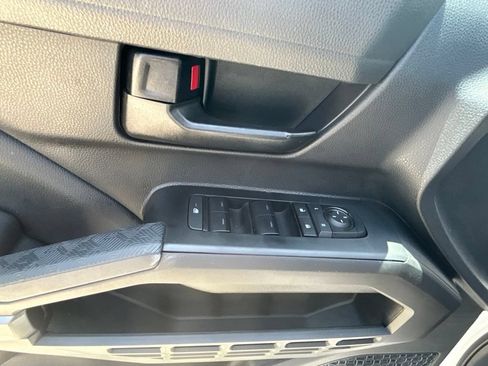 Used 2025 Toyota Tacoma SR5 AWD/4WD image 7