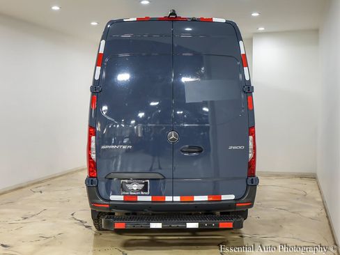 Used 2019 Mercedes-Benz Sprinter 144 image 5