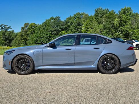 Used 2026 BMW M5 w/ Executive Package AWD/4WD image 2