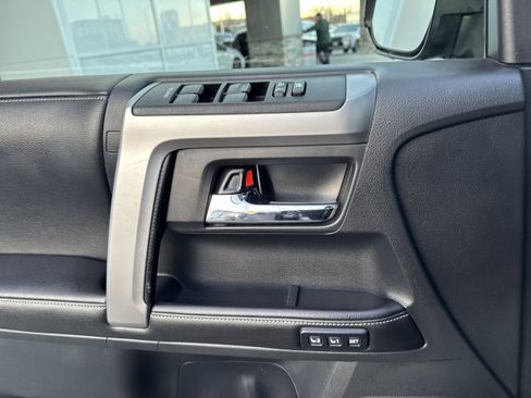 Used 2015 Toyota 4Runner Limited image 24