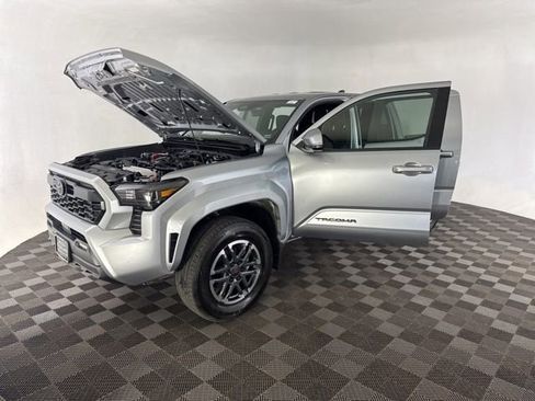 Used 2025 Toyota Tacoma TRD Sport w/ TRD Sport Upgrade Package AWD/4WD image 10