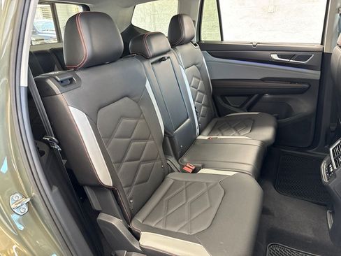 Used 2024 Volkswagen Atlas Peak Edition SE AWD/4WD image 45