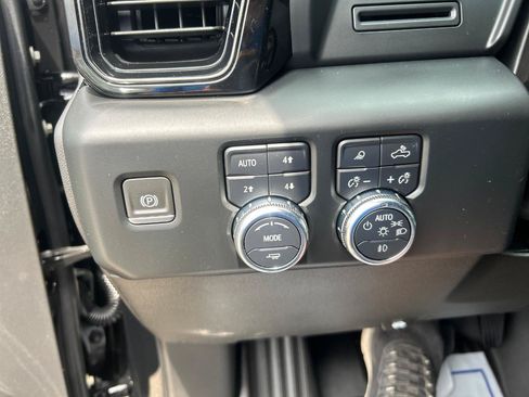 Used 2023 GMC Sierra 1500 AT4 w/ AT4 Premium Package AWD/4WD image 8