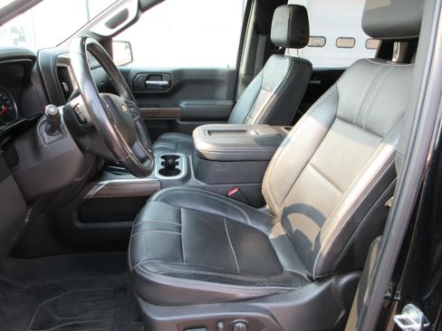 Certified 2022 Chevrolet Silverado 1500 High Country w/ Technology Package AWD/4WD image 9