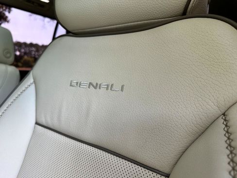 Used 2022 GMC Yukon Denali RWD image 15