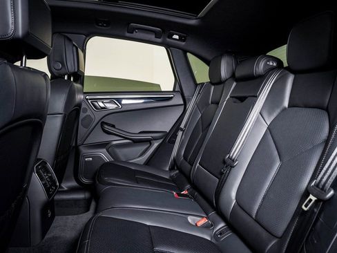 New 2026 Porsche Macan image 17