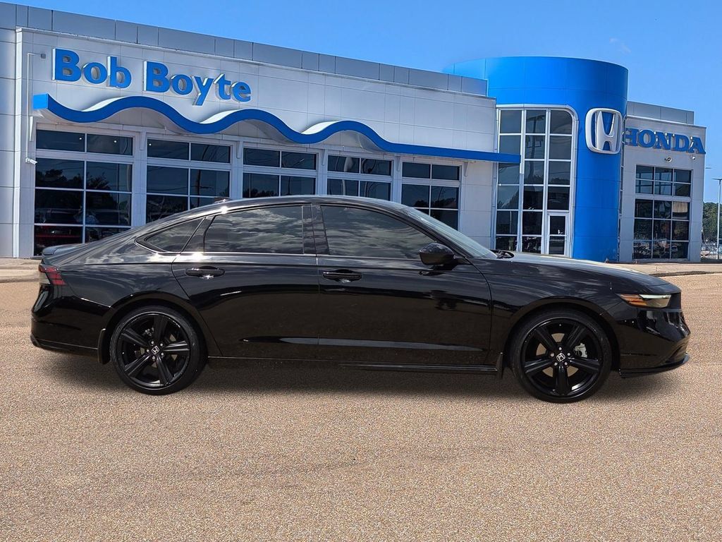 Used 2024 Honda Accord Sport image 4