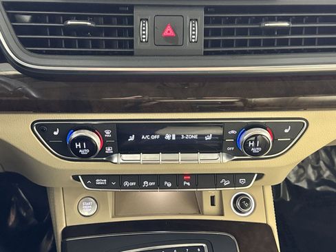 Used 2019 Audi Q5 Prestige w/ Prestige Package image 21