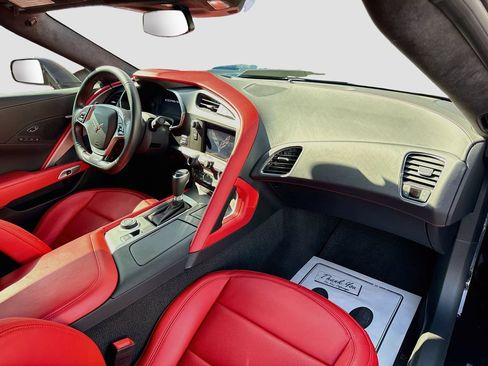 Used 2015 Chevrolet Corvette Z06 w/ 3LZ Preferred Equipment Group RWD image 28