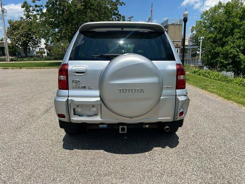 Used 2005 Toyota RAV4 4WD image 4