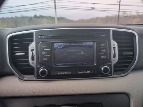 Used 2019 Kia Sportage LX AWD/4WD image 11