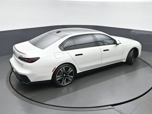 Used 2023 BMW i7 xDrive60 AWD/4WD image 37