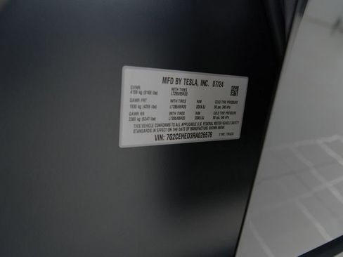 Used 2024 Tesla Cybertruck AWD Crew Cab image 81