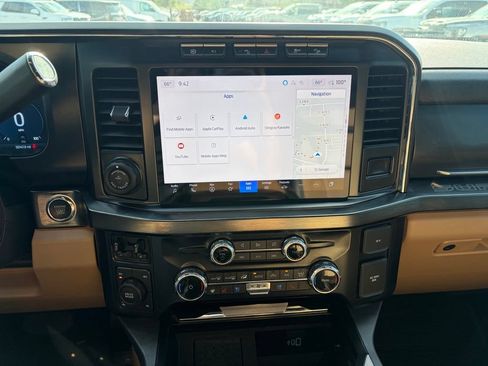 Used 2024 Ford F250 Lariat w/ Lariat Ultimate Package AWD/4WD image 18