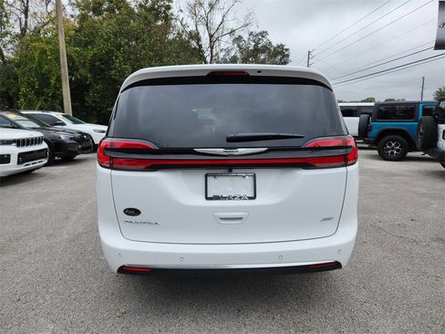 New 2026 Chrysler Pacifica Pinnacle image 5