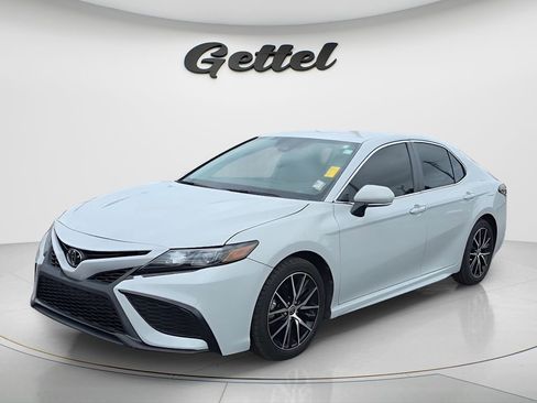 Used 2023 Toyota Camry SE image 1